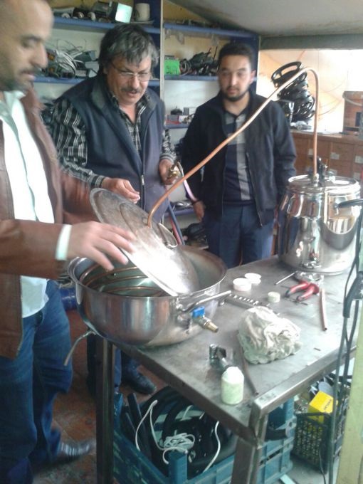20 yıl önceki halim evdeki kazanlar tencere ile distilasyon aparat yapımı https://www.sakli-sifa.com